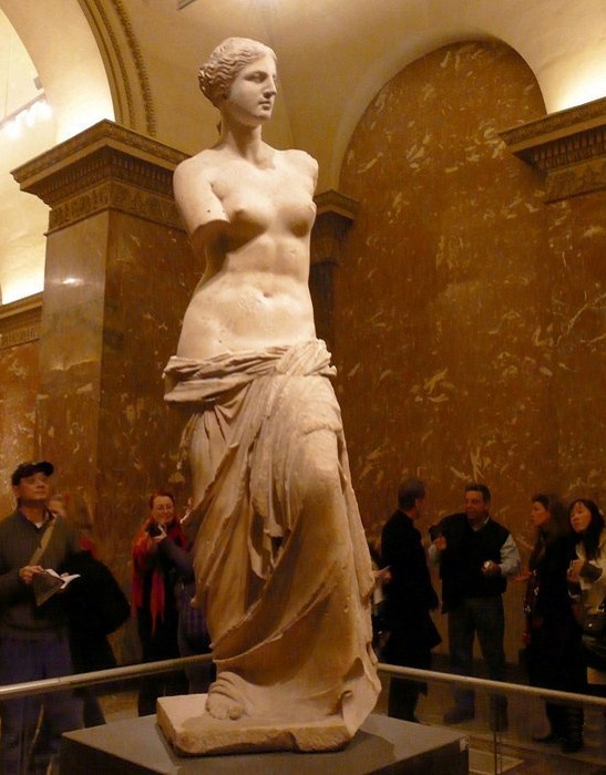 Мраморная статуя богини Афродиты, известной как Венера Милосская. | Фото: suncountry.kiev.ua.