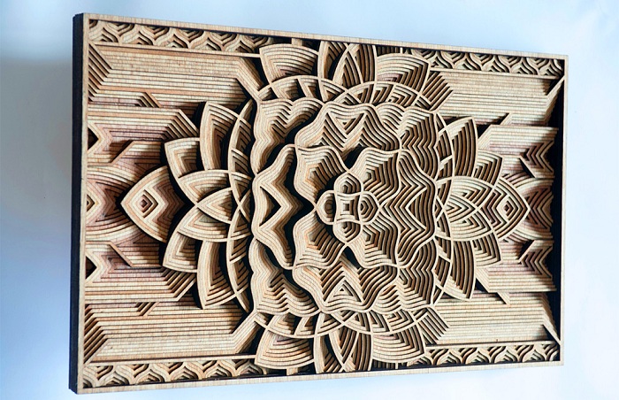 3D-композиция, вырезанная из деревянной фанеры.