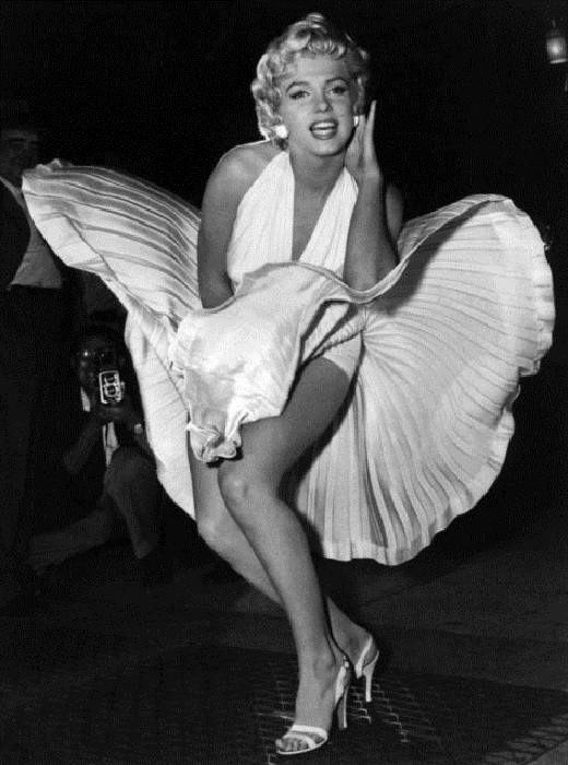 Мэрилин Монро в «летящем» платье. | Фото: thevintagenews.com.