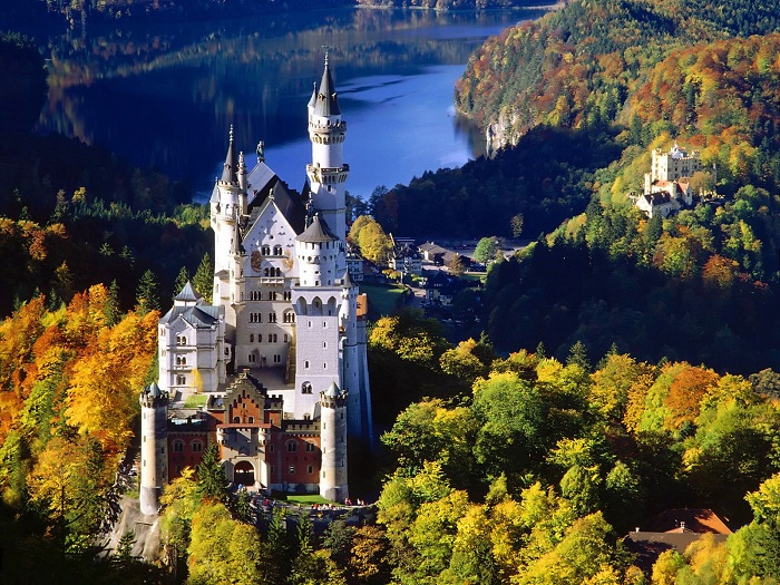 Замок Нойшванштайн - самая известная достопримечательность Баварии. | Фото: file.mobilmusic.ru.