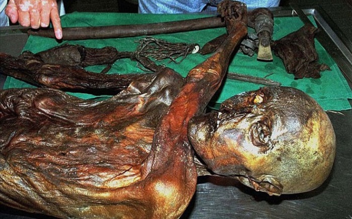 Отци Айсмен - татуированная мумия, найденная в Альпах. | Фото: christiantoday.info.