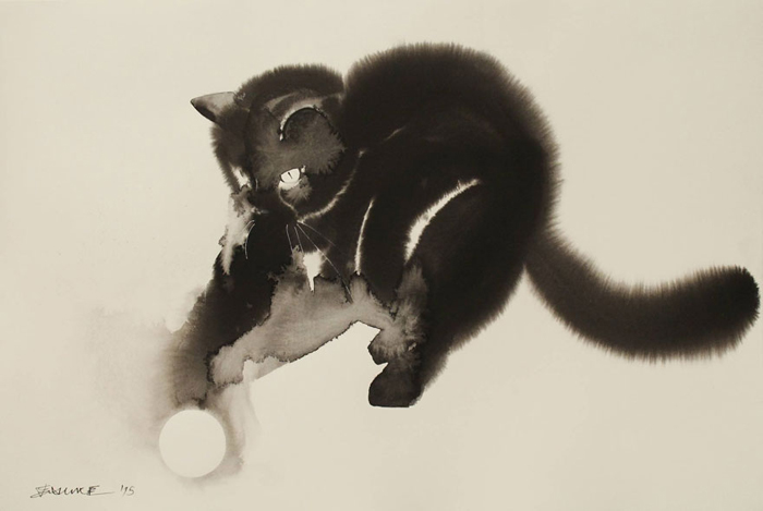Черная кошка, играющая с мячиком.  Автор: Endre Penovac.