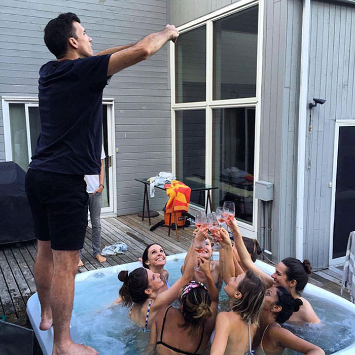 Вечеринка в бассейне удалась!  Instagram boyfriends_of_insta.
