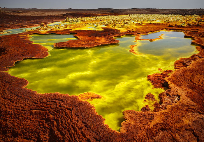 Озера с серной кислотой в Эфиопии.