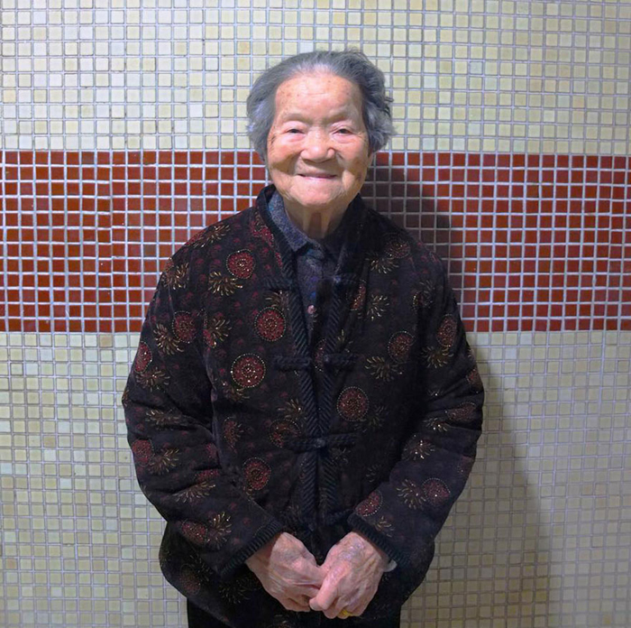 Сунг Тай 91 год, но она счастлива, будто ей 10 лет.