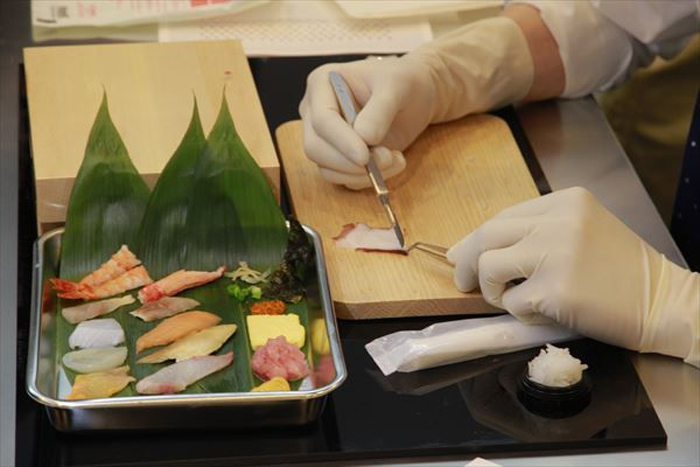 В третье задание входит создание миниатюрных суши-роллов.
