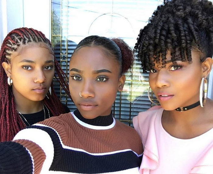 Киения со своими дочками-тинейджерами. Instagram kienyabooker.