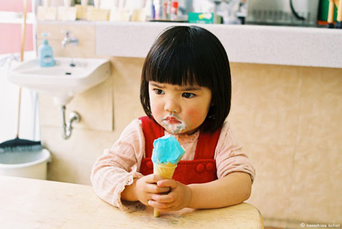 Мираи-чан и мороженое. Автор фото: Kotori Kawashima.