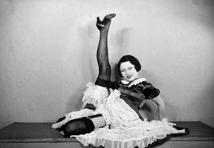 Фотосессия танцовщиц Мулен Руж. 1932г.