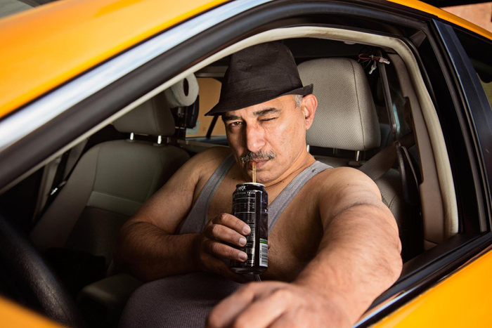 Таксисты Нью-Йорка уверены в своем профессионализме. Автор фото: Shannon Kirkman.