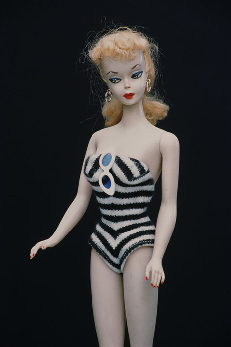 Первый вариант куклы Барби, 1959 год. 