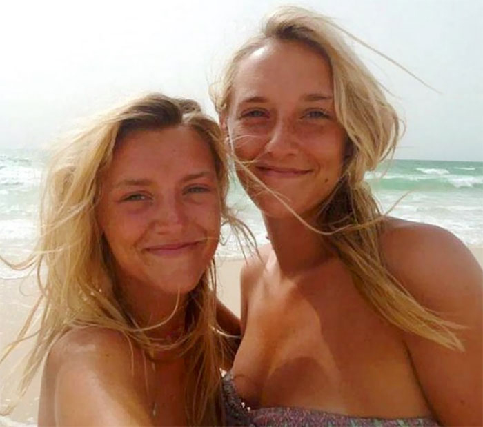Последняя фотография моей лучшей подруги  Тары (24 года) и ее сестры Пиппы (21 год).