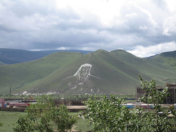Геоглиф с изображением Чингисхана в Улан-Баторе, 2006 г.