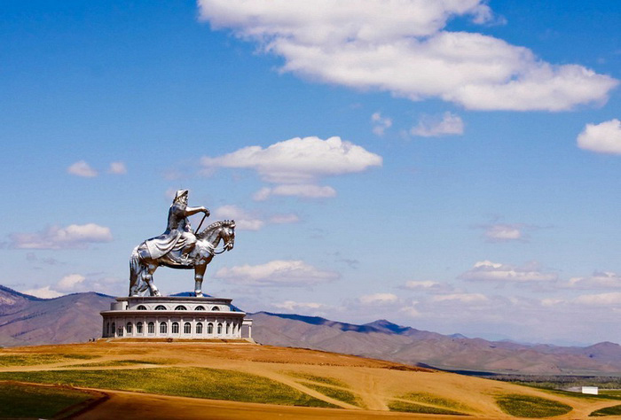 Статуя Чингисхана в Монголии.