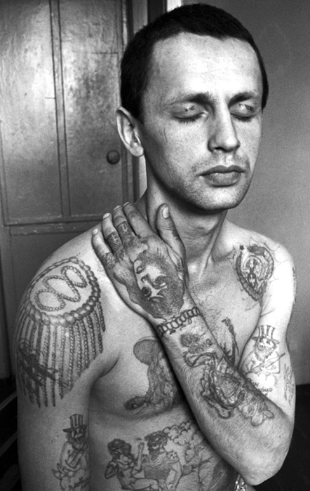 В Норильске на заключенных начали заводить дела за блатные татуировки