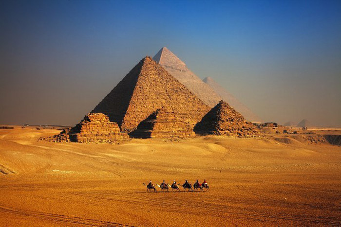 Комплекс пирамид в Гизе.