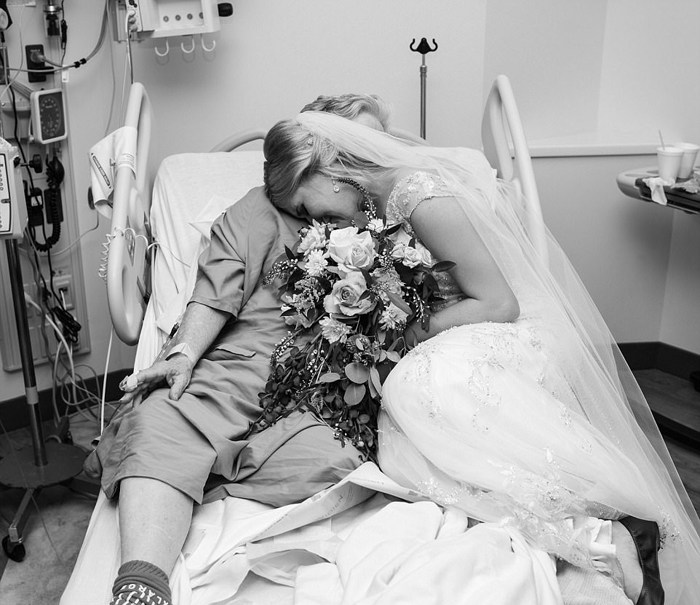 Приехав на свадьбу раньше на час. Фото для брака в больнице.