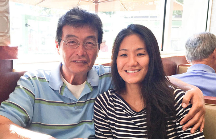 Диана Ким со своим отцом, 2015г. *Мой отец теперь много общается с друзьями и активно ищет работу*.