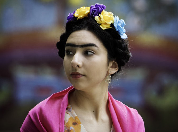 Отличительная черта образа Фриды Кало - сросшиеся брови.