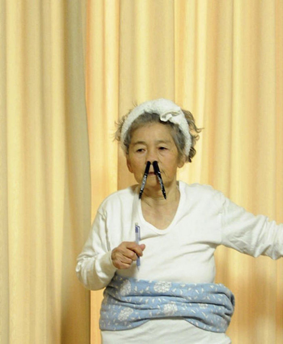 Необычное хобби для бабушки. Фото: Kimiko Nishimoto.