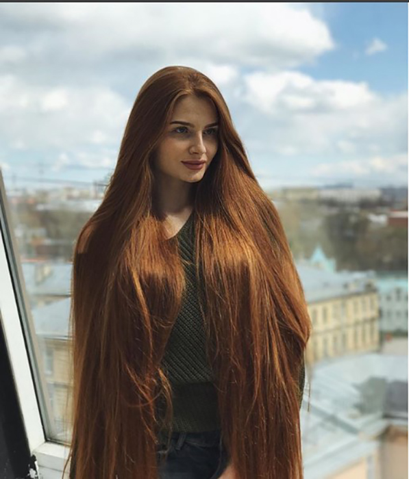 После проблем с собственными волосами Анастасия стала профессиональным трихологом.  Instagram sidorovaanastasiya.