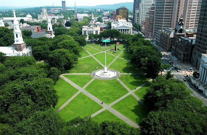 Парк Нью Хейвен Грин является центральным местом в городе.
