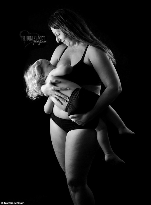 Эта мама, увидев впервые кормление грудью двухлетки, была в шоке.  Фото: Natalie McCain.