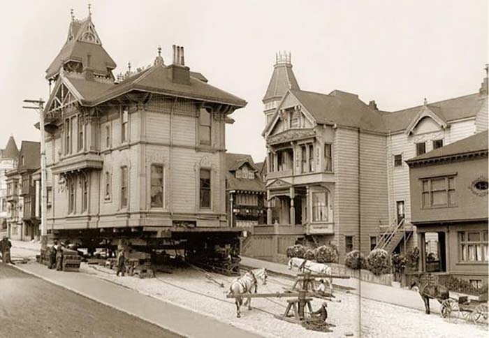 1908 год, передвижение дома с помощью лошадей в Сан-Франциско.
