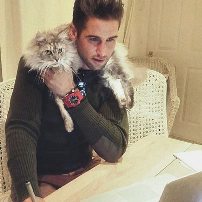 "Горячие парни с котятами": супер-популярный аккаунт в Инстаграме...