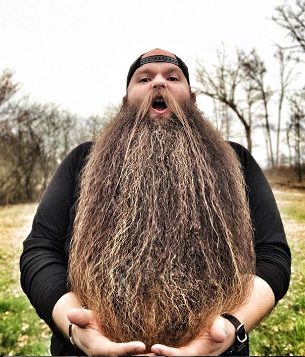 Сейчас Лансу 32 года и он отращивает свою бороду уже 5 лет. Instagram lan_woo.