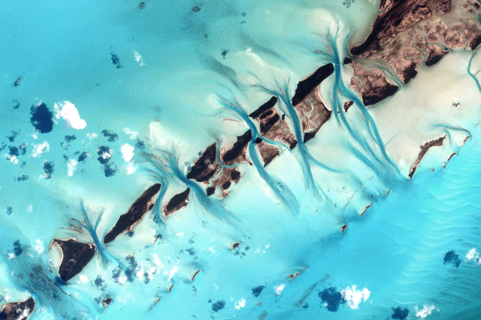 Астронавт Скотт Келли опубликовал этот снимок Багамских островов в твиттере 19 июля 2015 г. 
