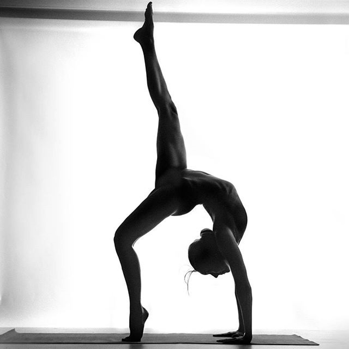 Аккаунт Nude Yoga Girl насчитывает несколько десятков тысяч подписчиков.