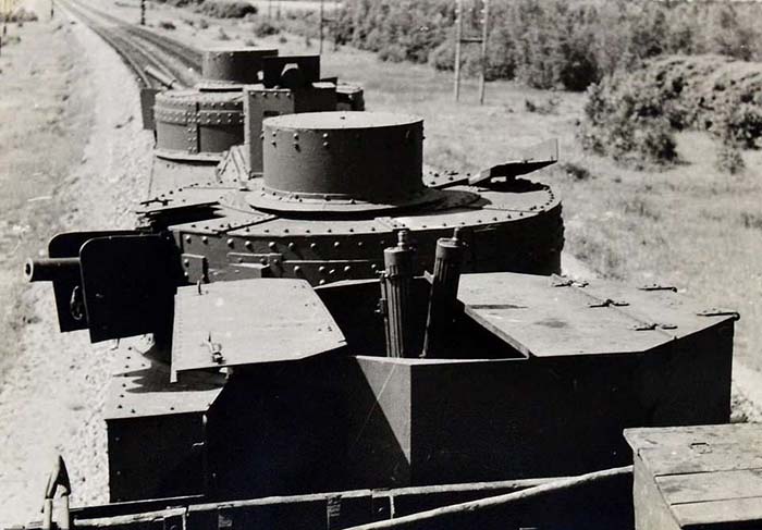 Советский бронированный поезд.