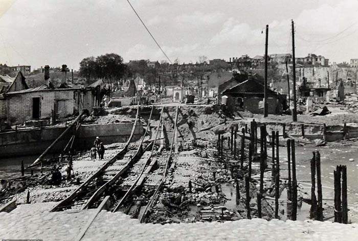 Минск после бомбардировки немецкими войсками.