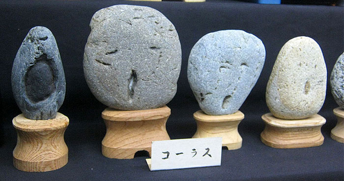 В коллекцию добавляются камни, которые не подвергались механической обработке.
