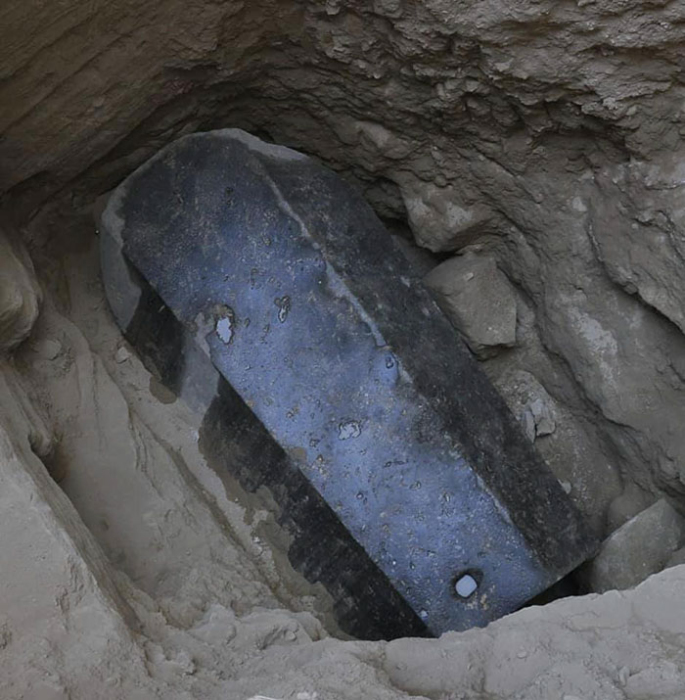 Что на самом деле скрывает в себе черный гранитный саркофаг из Александрии 