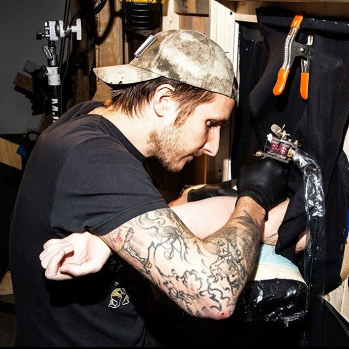 Scott Campbell - организатор проекта и тату-мастер.