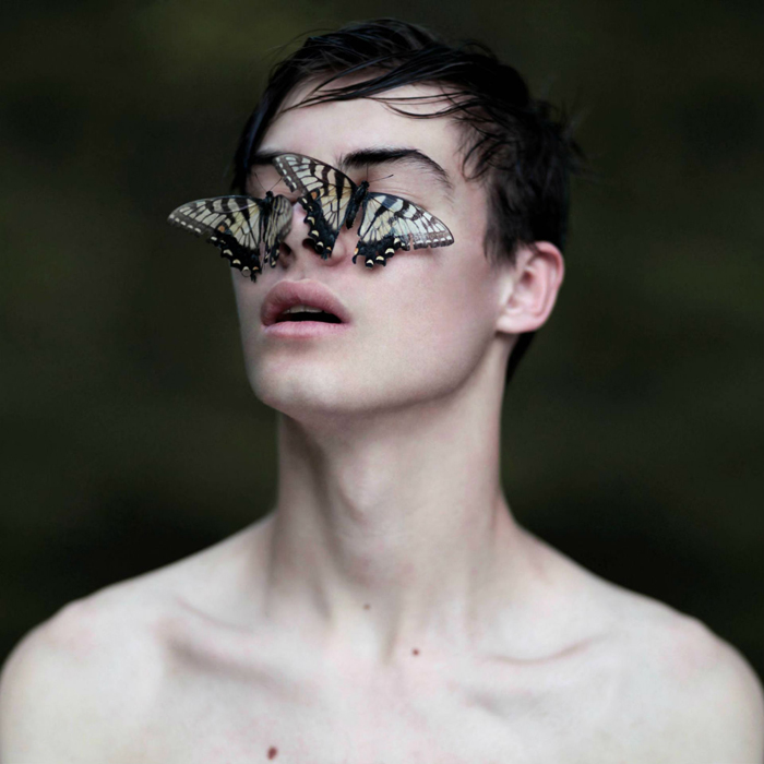 Молодой фотограф Брайан Олдхэм и его любимые бабочки.
