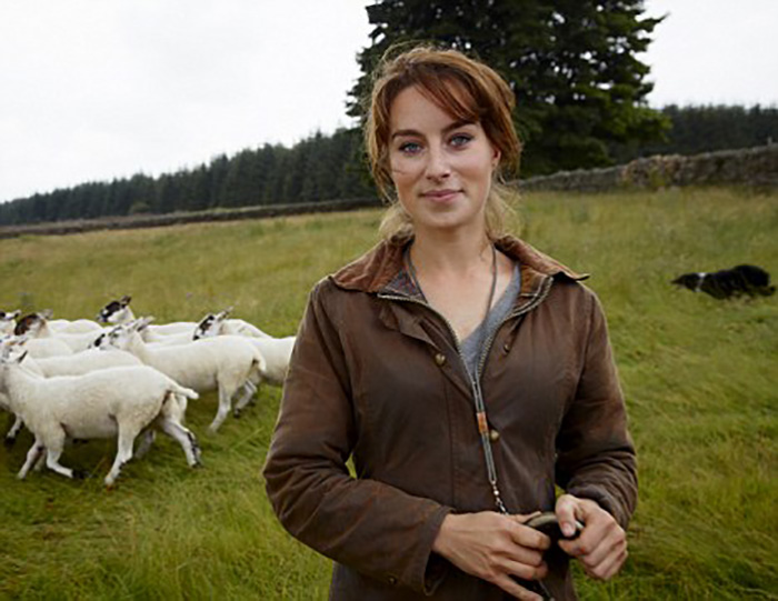 Эмма работает пастушкой и тренирует пастушьих собак.