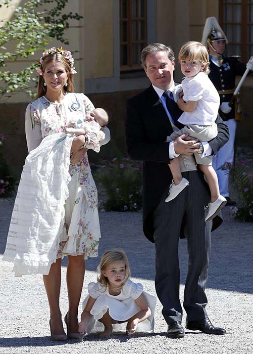 Принцесса Мадлен с мужем и детьми.