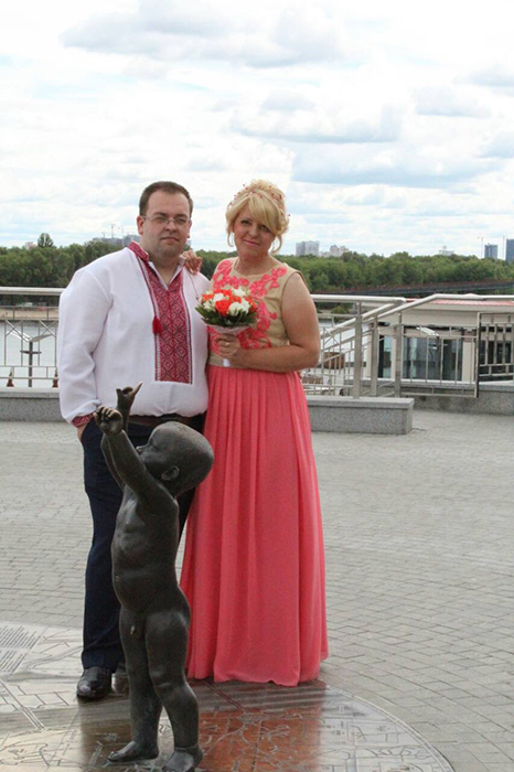 Недавно пара сыграла свадьбу в Киеве.