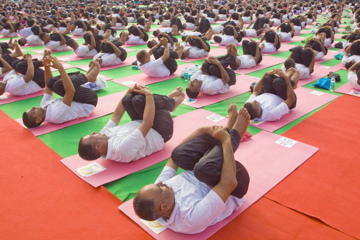 По всей Индии ожидается около 100 000 событий, посвященных Дню Йоги.