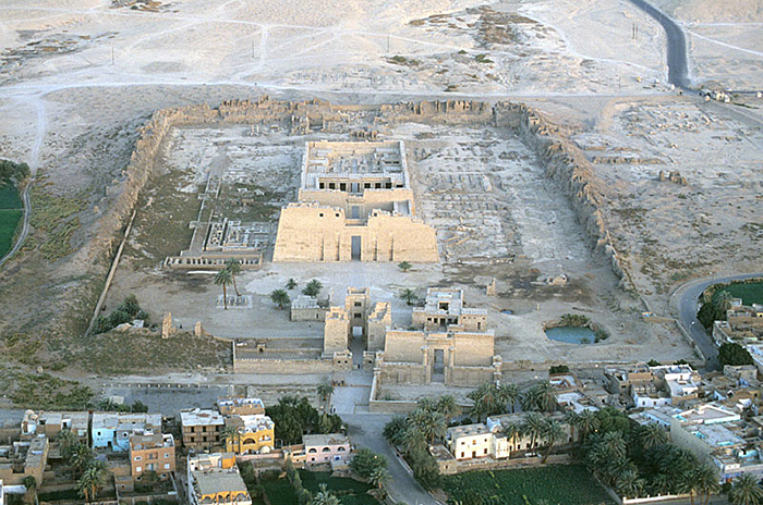 Храм Мединет-Абу. / Фото: wikipedia.org