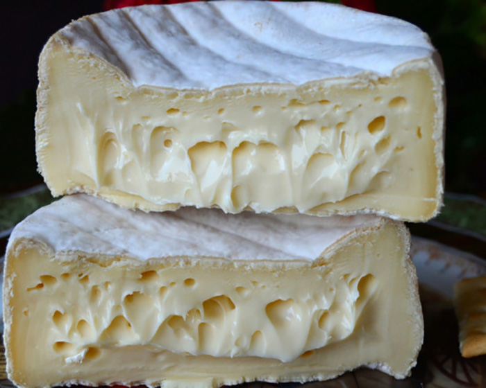 Сыр Бри (Brie) - мягкий сыр с плесенью. / Фото: cheese-in-the-city.com