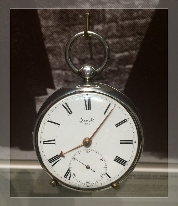 Карманные часы семьи Бельвиллей «Арнольд» в Музее часовщиков.