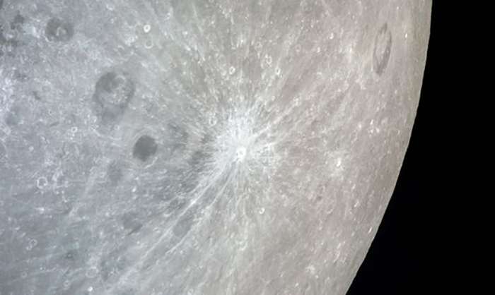 Кратер Джордано Бруно сфотографирован с космического корабля Аполлон-13.
