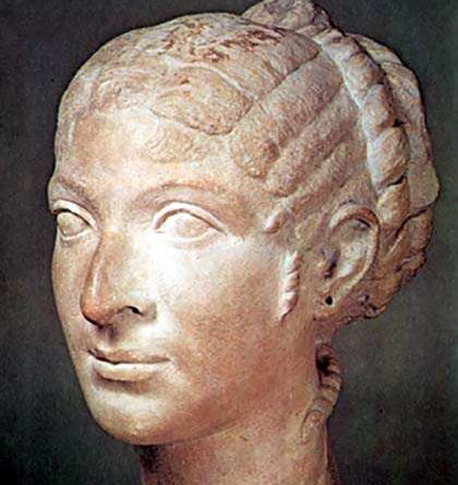 Плутарх говорил, что Клеопатра не та, в кого можно влюбиться с первого взгляда, её привлекательность совершенно иного рода.