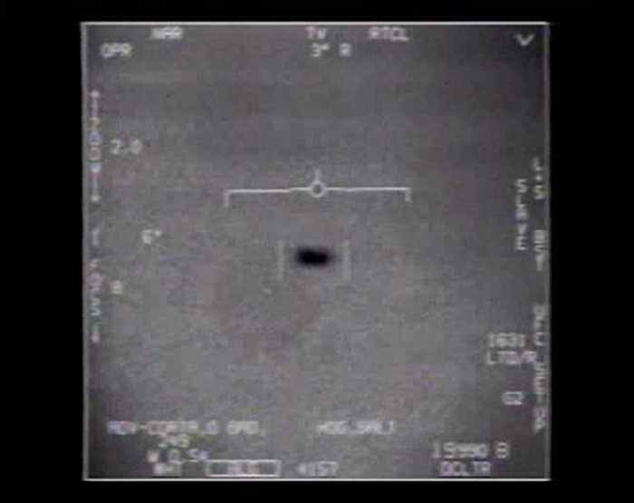 В прошлый понедельник Пентагон официально выпустил три видеоролика о НЛО, снятых в 2004 и 2015 годах.