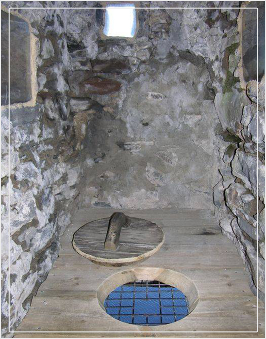 В средневековых замках были вполне приличные туалеты.