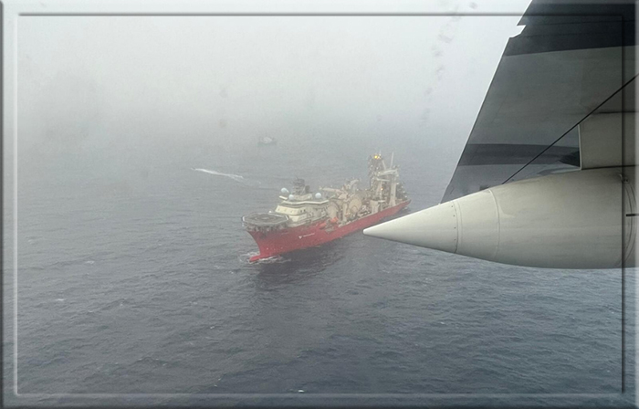 Багамское исследовательское судно Deep Energy и корабль береговой охраны США ищут подводный корабль OceanGate Titan.